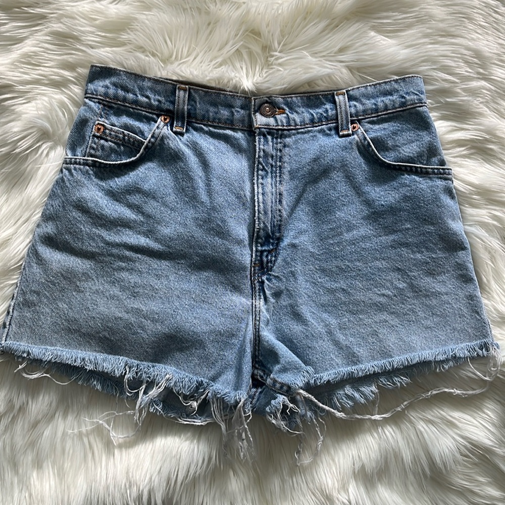 VTG Levi’s Medium Wash Denim Shorts